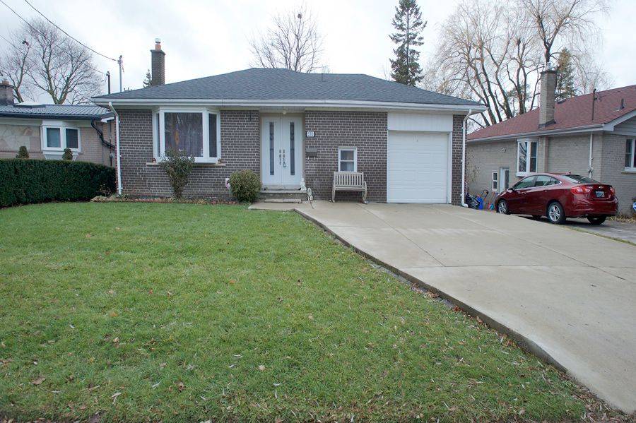 272 Essex (Work Out Basement) AVE, Richmond Hill, ON L4C 2C2