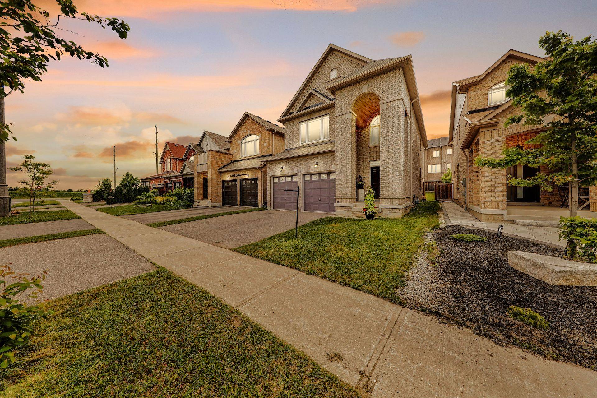 East Gwillimbury, ON L9N 0B3,7 Lady Gwillim AVE
