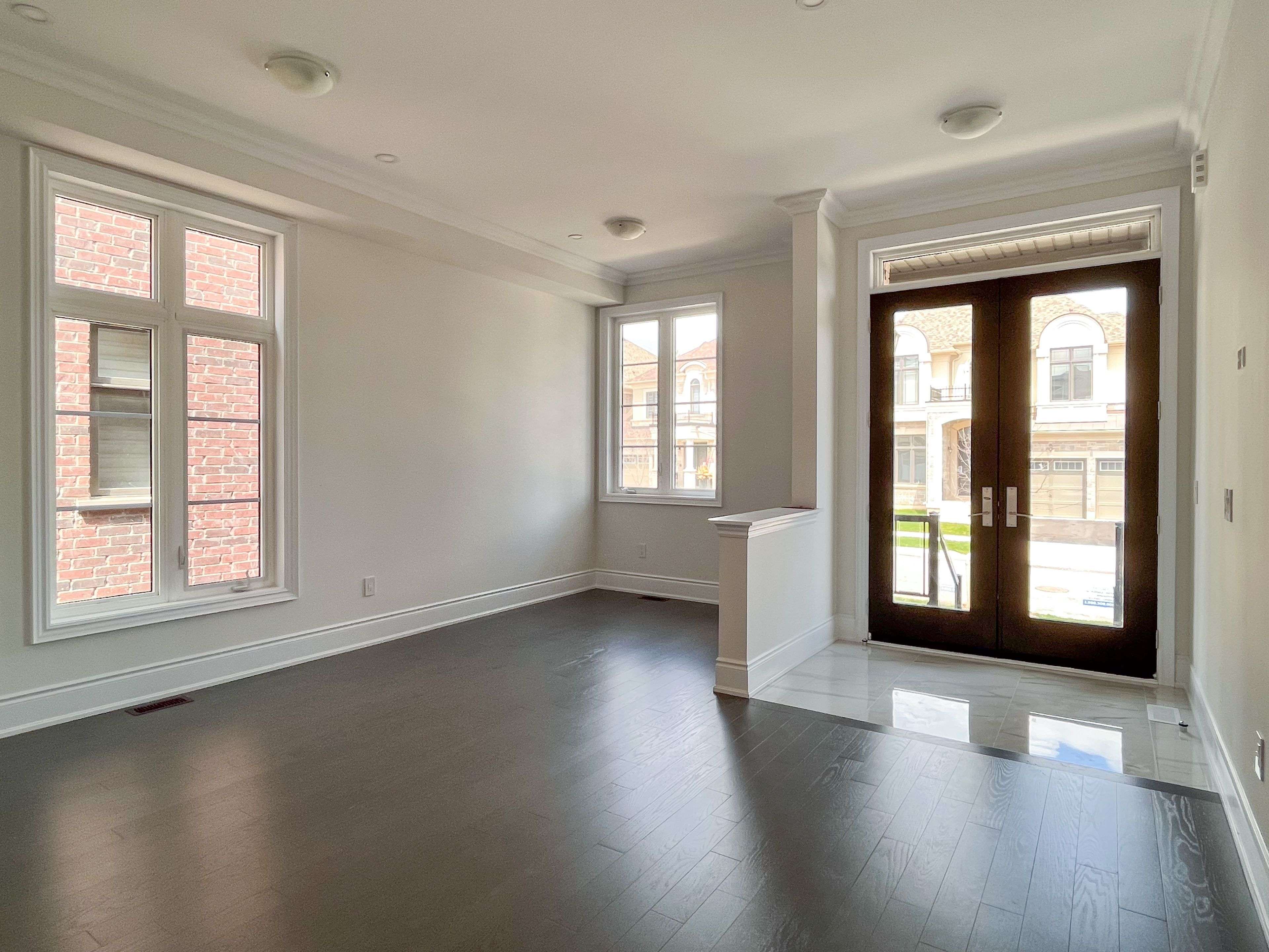 Oakville, ON L6M 5L4,1382 Queens Plate RD
