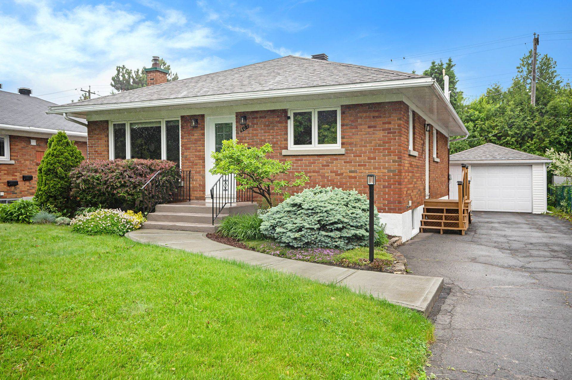 Alta Vista And Area, ON K1G 0N5,607 Shelley AVE N