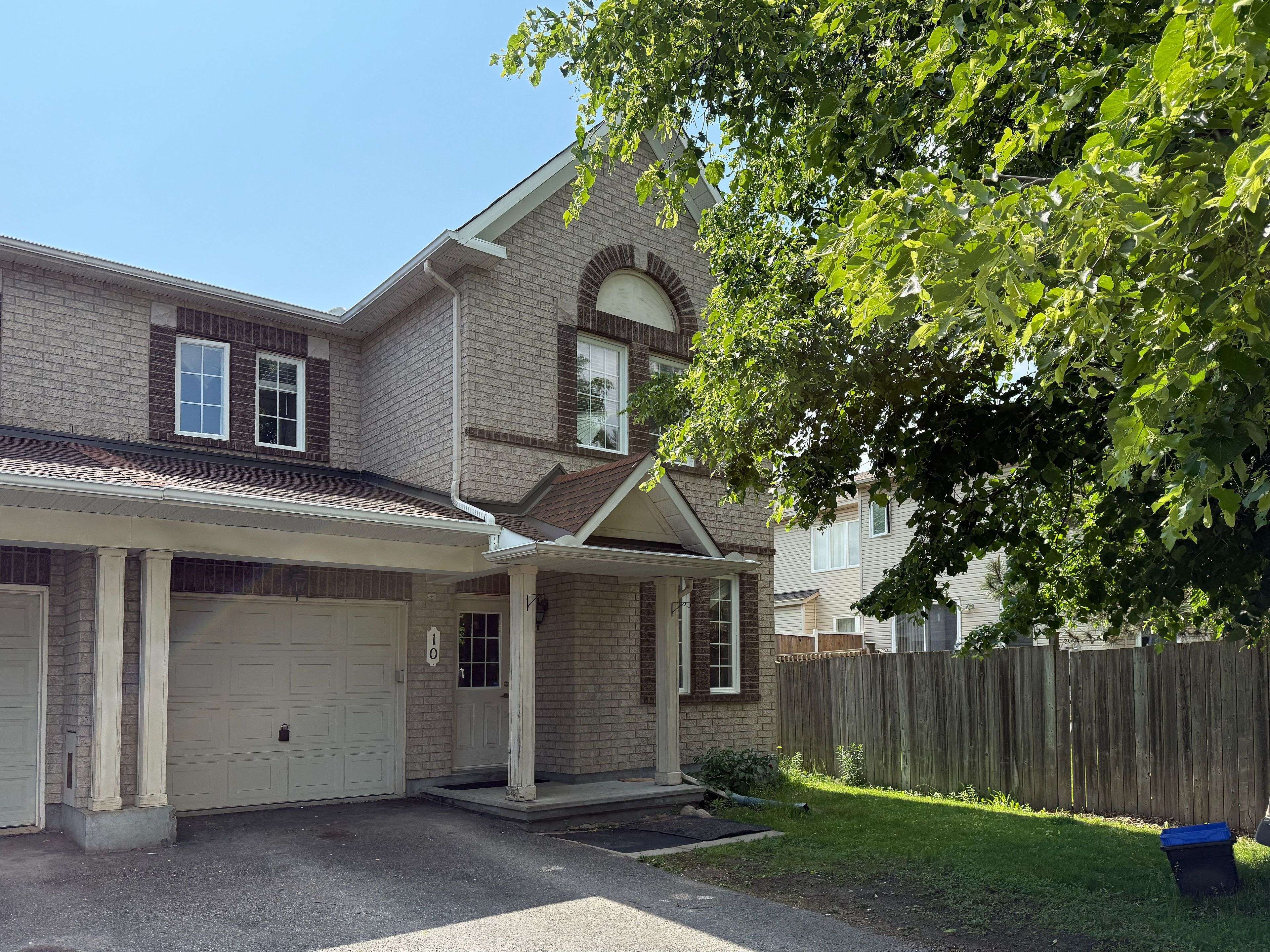Barrhaven, ON K2J 4W4,10 Appledale DR