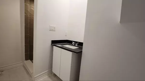 Oshawa, ON L1H 4H9,325 Simcoe ST S #1