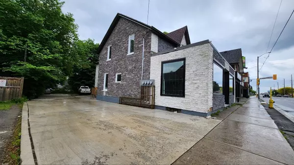325 Simcoe ST S #2, Oshawa, ON L1H 4H9