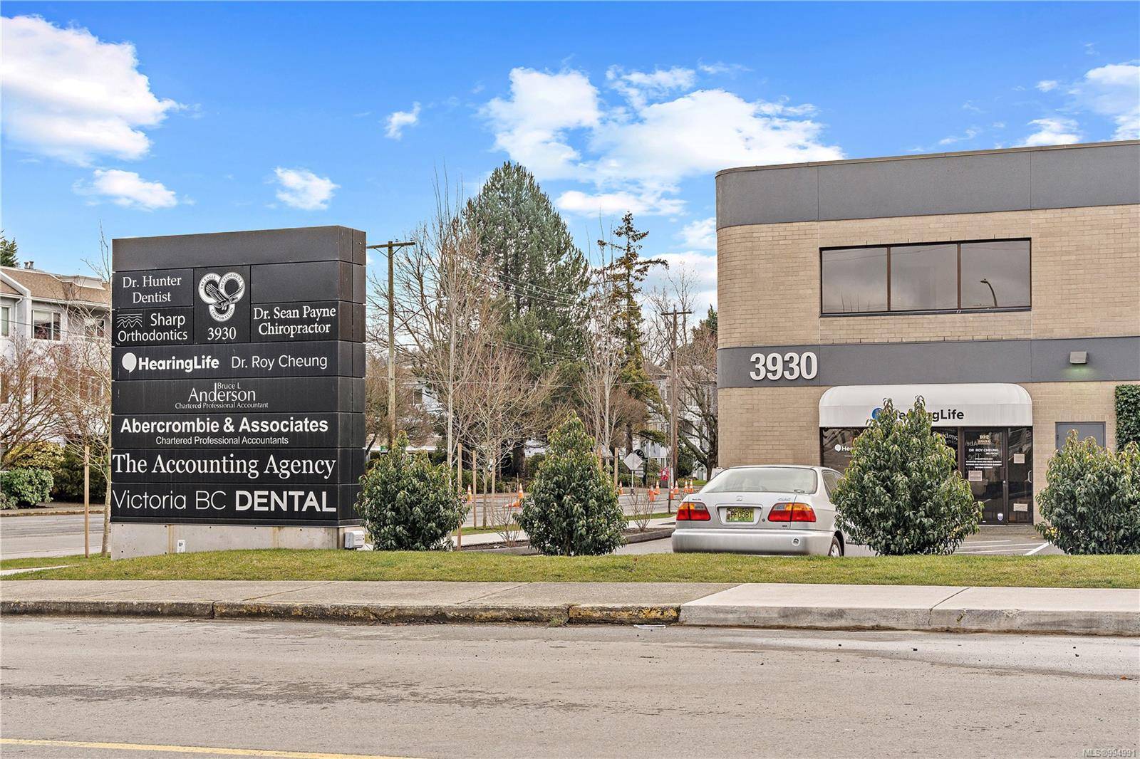 Saanich, BC V8P 4H9,3930 Shelbourne St #218