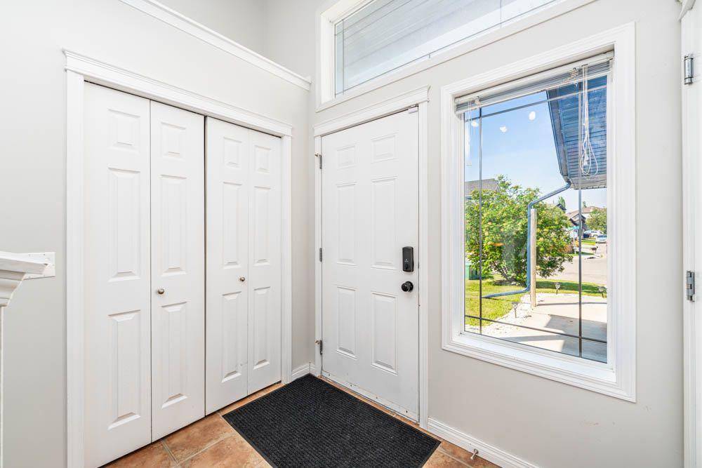 Carstairs, AB T0M 0N0,738 Carriage Lane DR