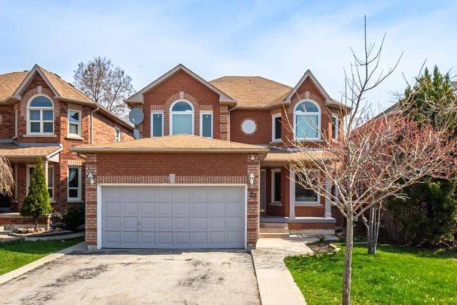 23 Fenflower CT, Brampton, ON L7A 1H3
