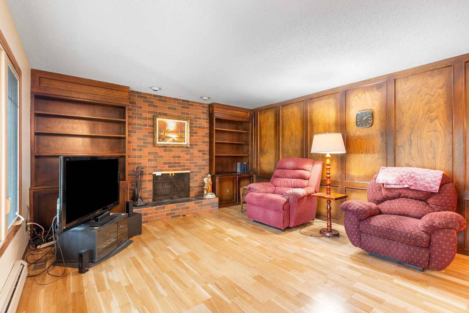 Carstairs, AB T0M0N0,671 Wallace DR