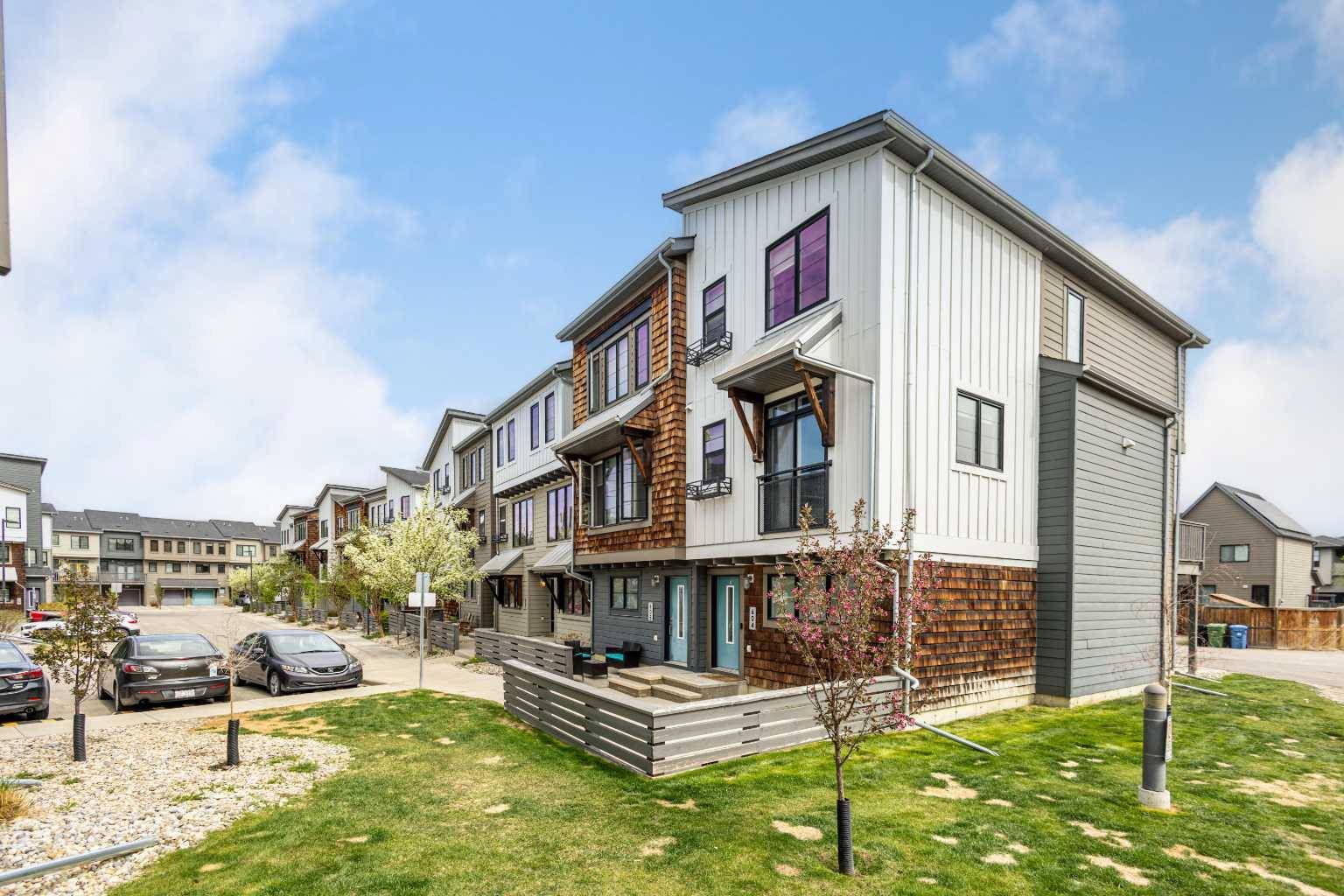 616 Walden CIR SE, Calgary, AB T2X 0Y4