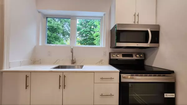 Oshawa, ON L1H 4H9,325 Simcoe ST S #4