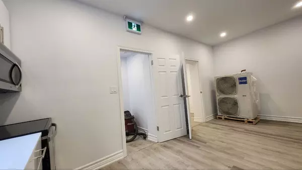 Oshawa, ON L1H 4H9,325 Simcoe ST S #4