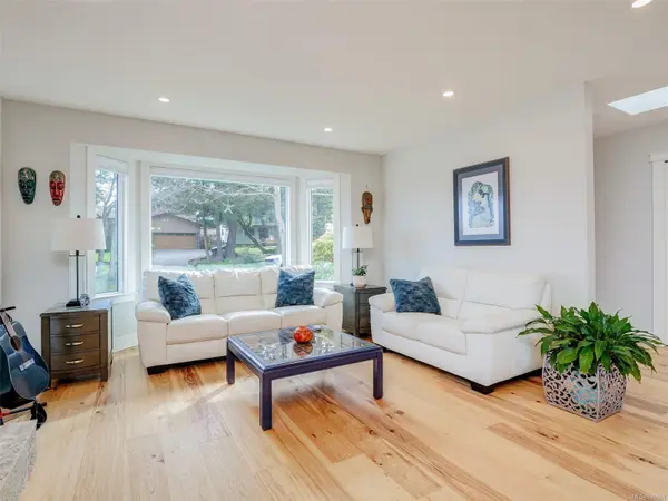 Esquimalt, BC V9A 6Z1,926 Mesher Pl