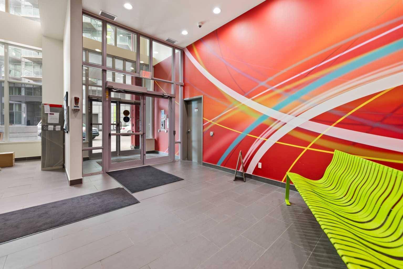 Calgary, AB T2L2L6,10 Brentwood Common NW #410