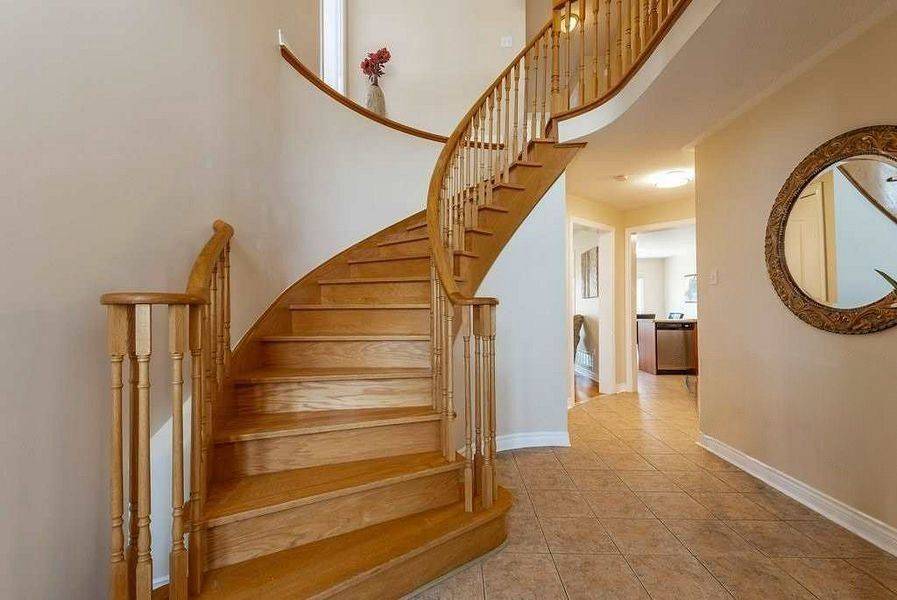 Whitby, ON L1R 3R3,29 Tracey CT