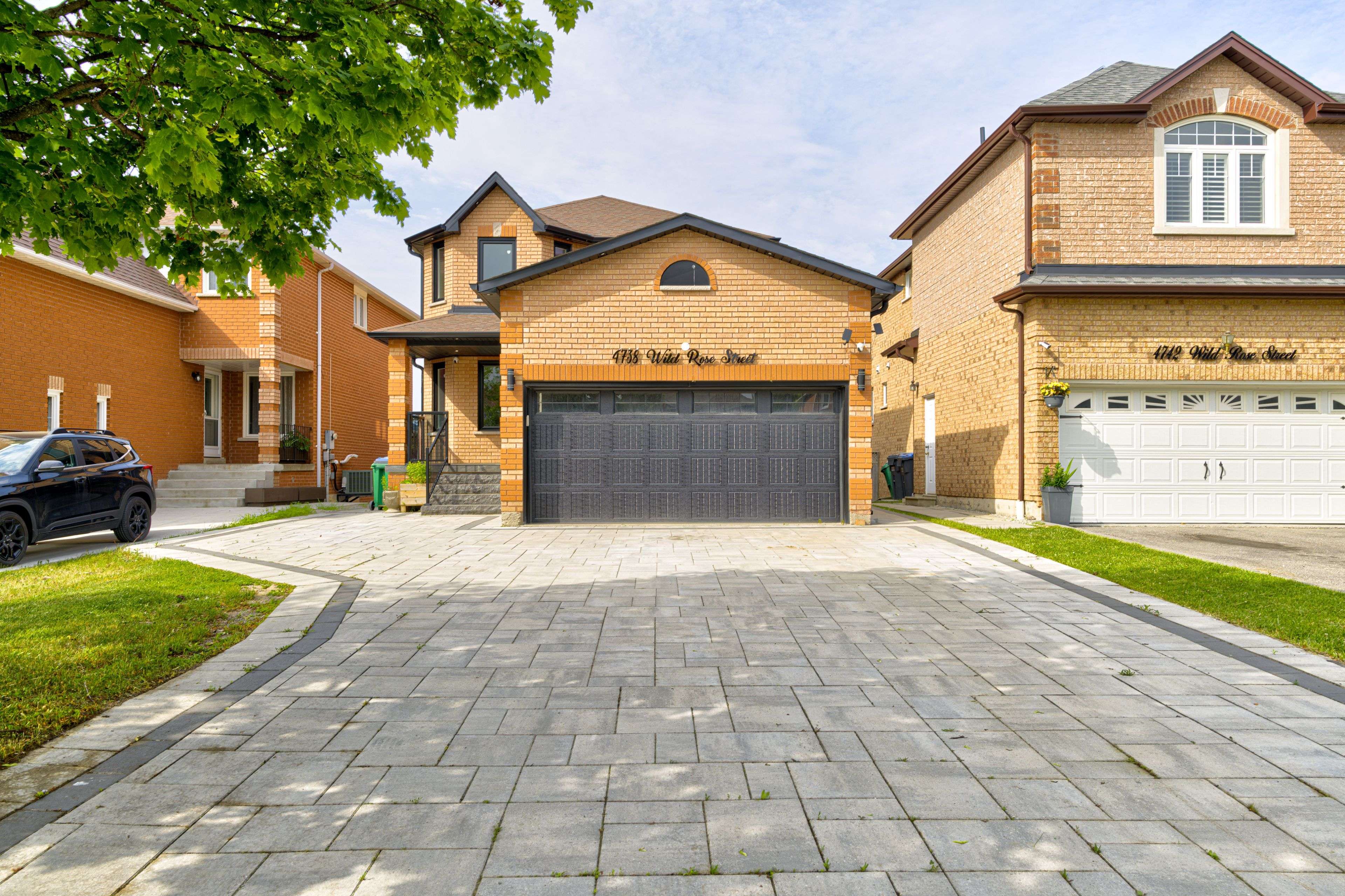 Mississauga, ON L5M 5M6,4738 Wild Rose ST