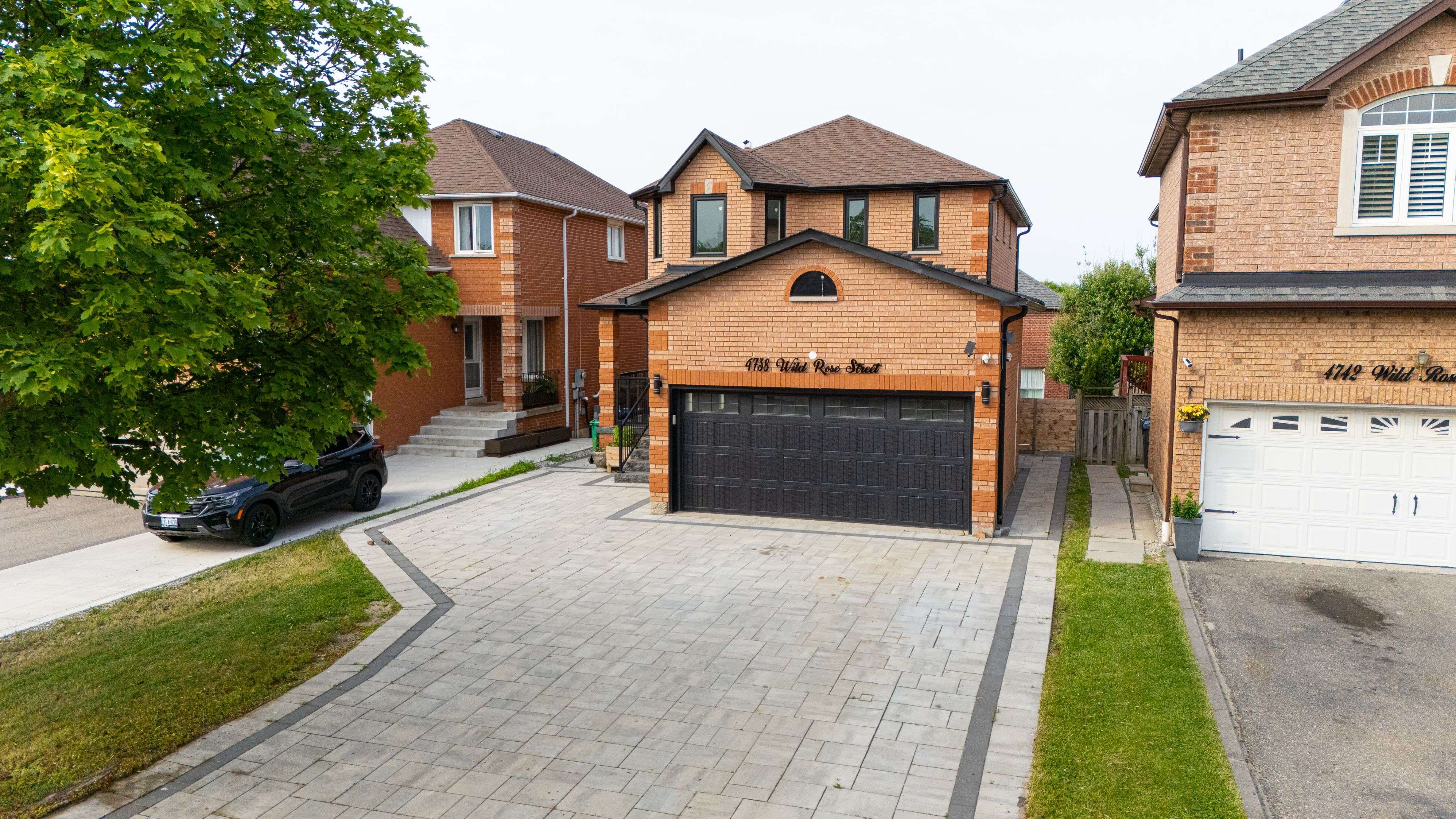 Mississauga, ON L5M 5M6,4738 Wild Rose ST