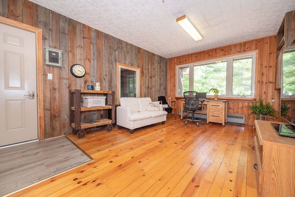 Madawaska Valley, ON K0J 1B0,42165 Combermere RD