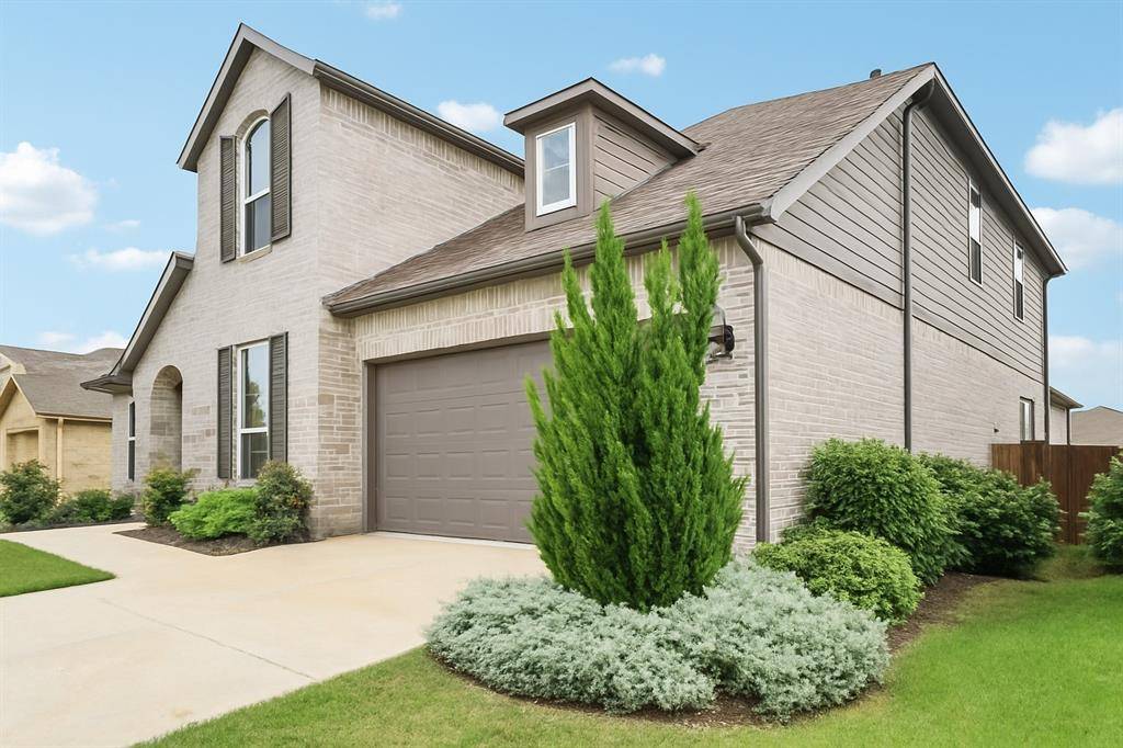 1329 Stoneleigh Place, Aubrey, TX 76227
