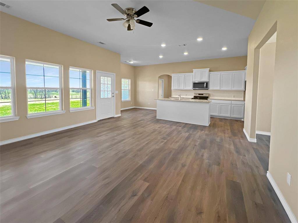 Southmayd, TX 76268,205 Mc Elroy Street
