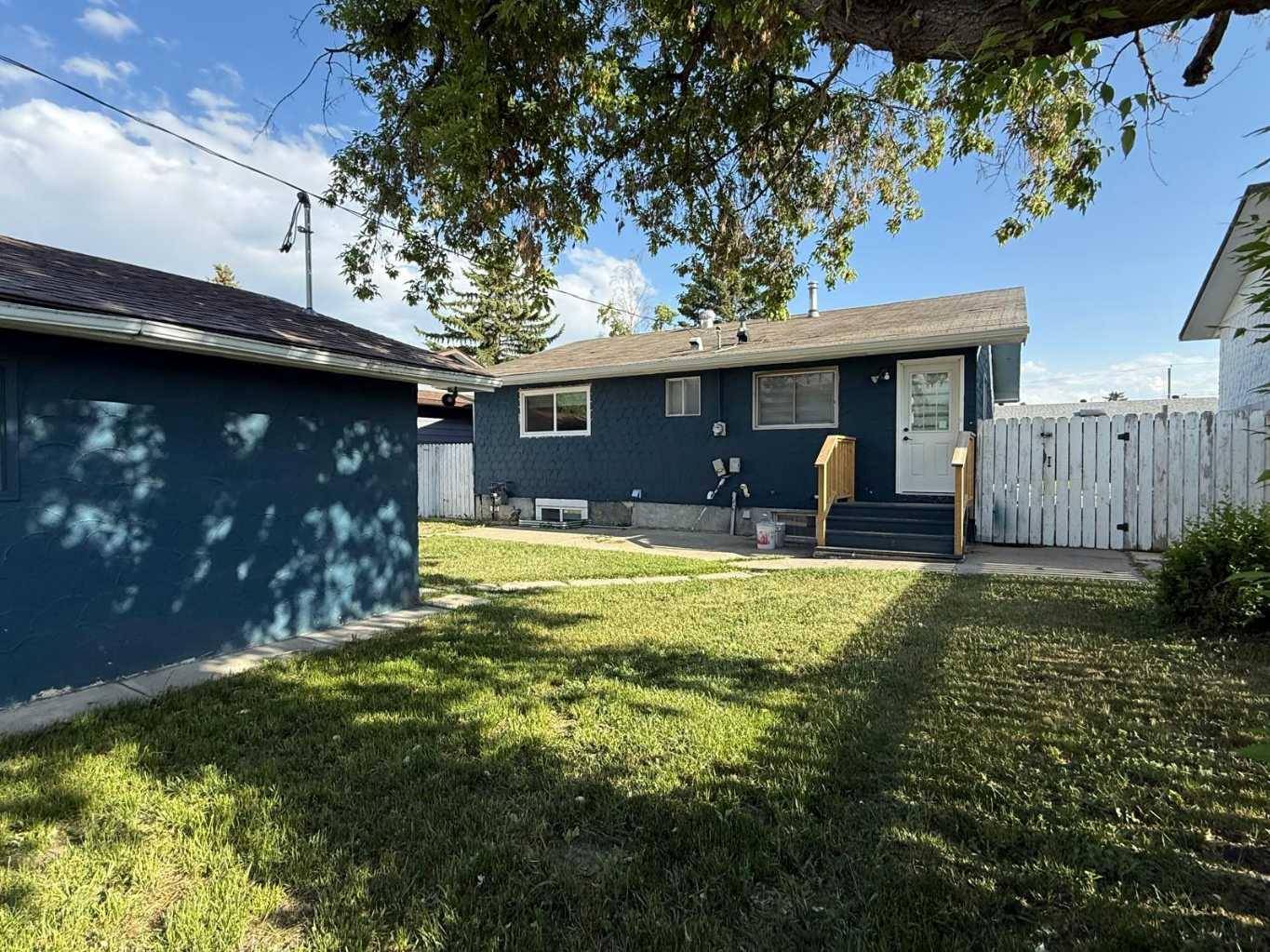 Calgary, AB T2A 4C4,5616 Maidstone CRES NE
