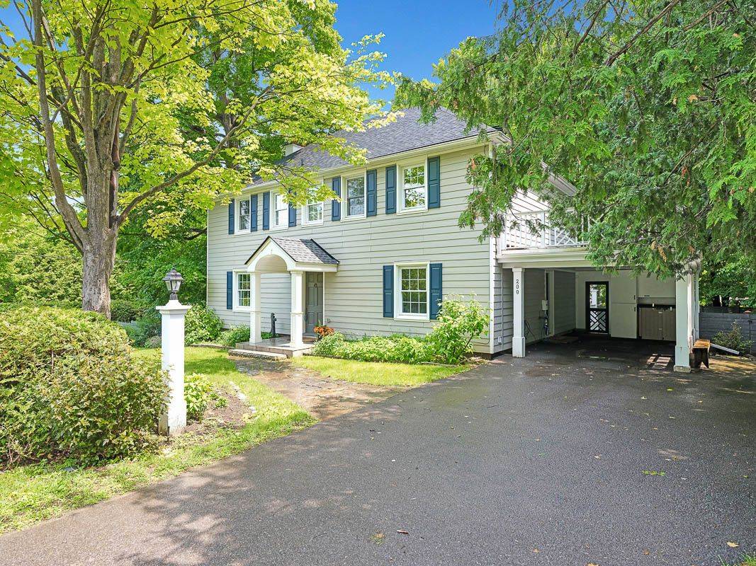 Rockcliffe Park, ON K1M 0G8,200 Howick ST