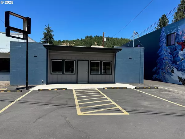 Oakridge, OR 97463,48017 HIGHWAY 58