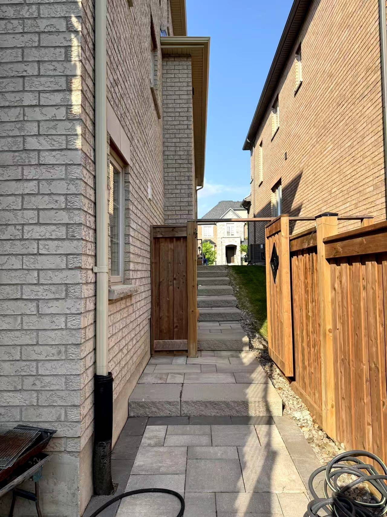 Newmarket, ON L3Y 0C7,104 Mitchell PL