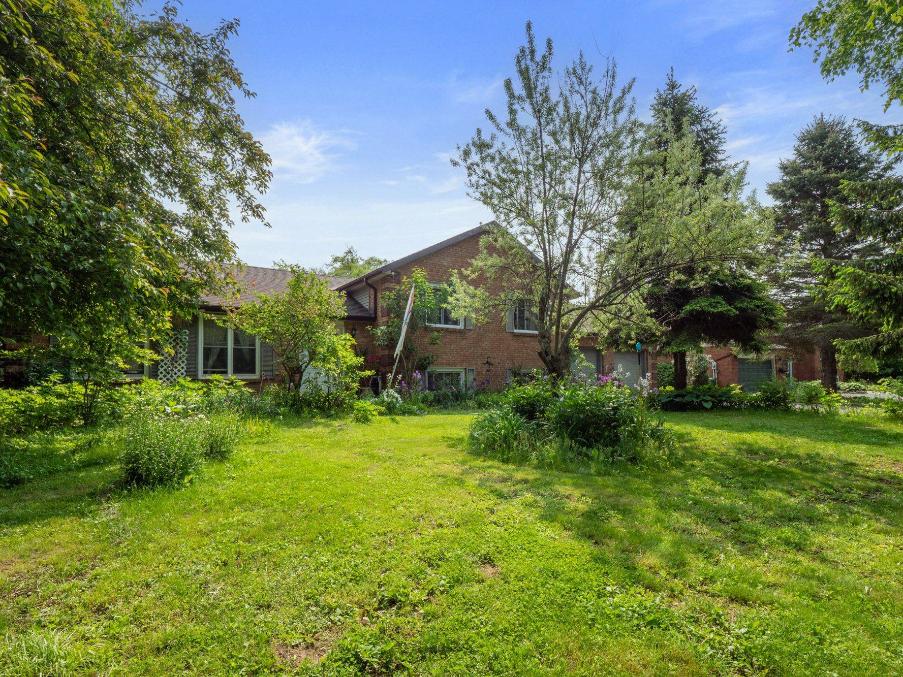 Hamilton, ON L0R 1T0,10 Beverly Glen DR