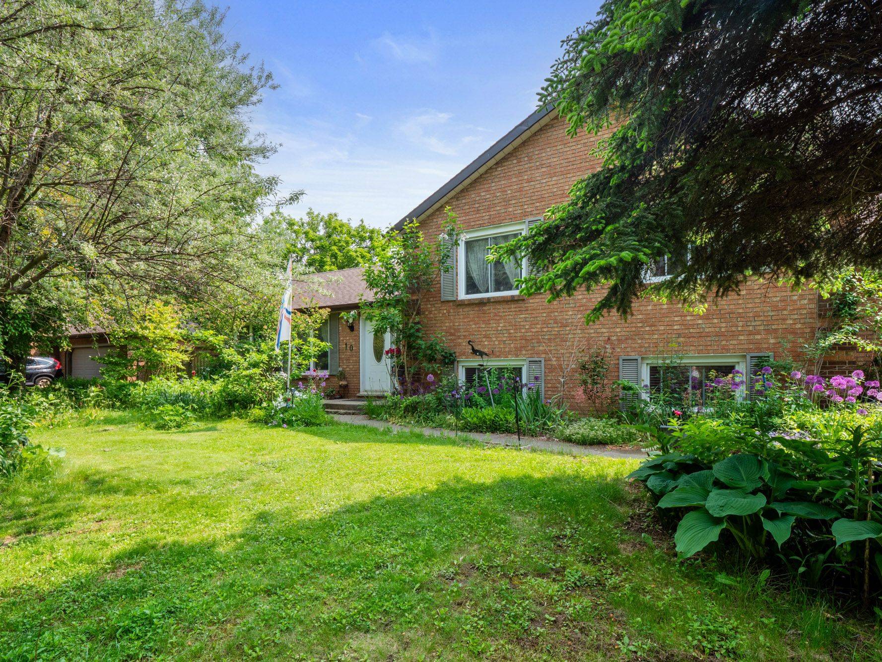 Hamilton, ON L0R 1T0,10 Beverly Glen DR