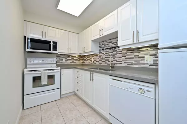 Barrie, ON L4N 6C3,500 Mapleview DR #308