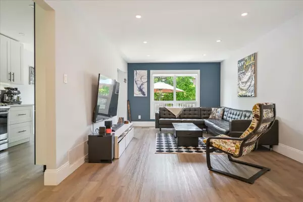 Oakville, ON L6H 3N5,284 Rimmington DR