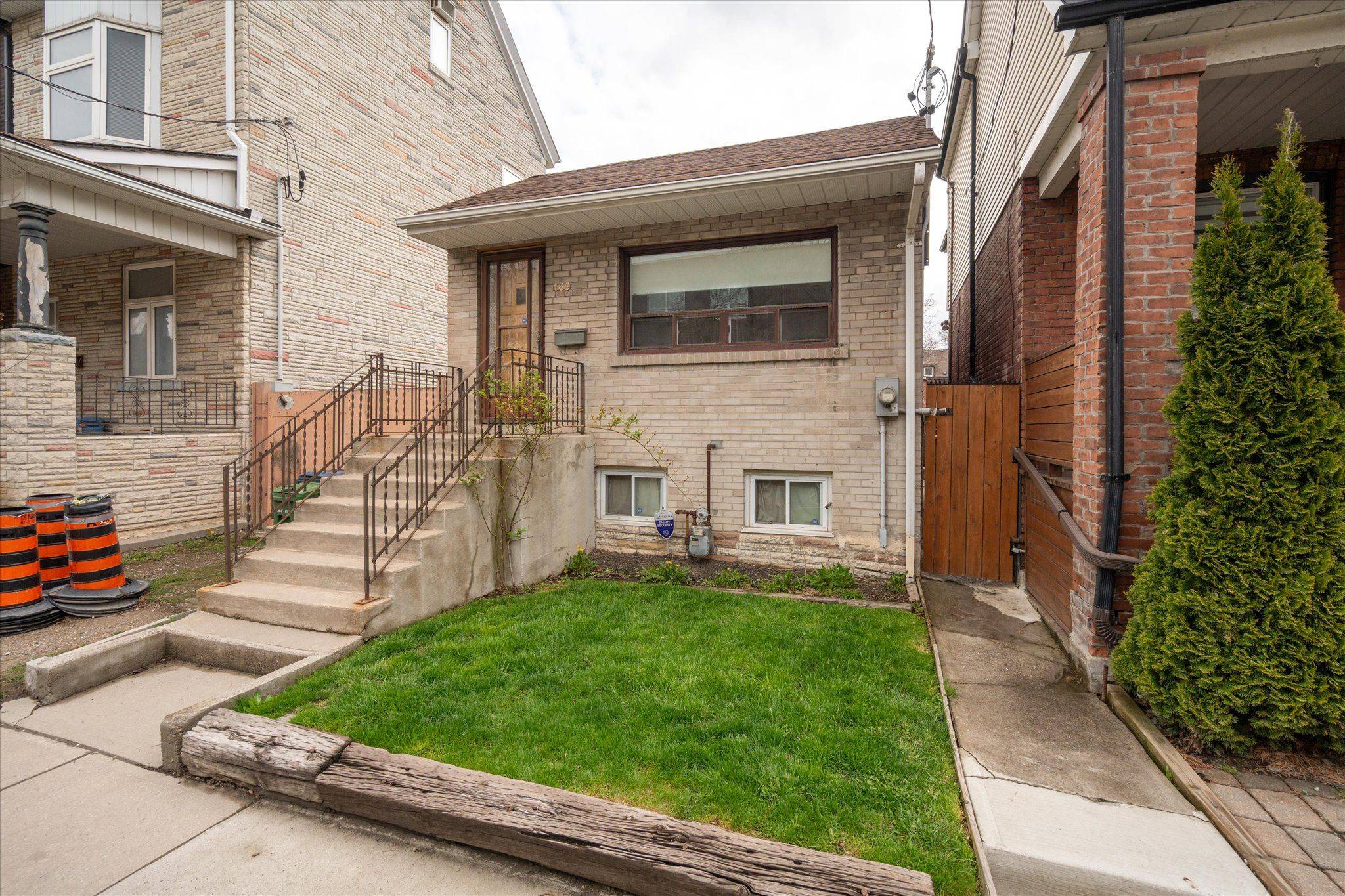 Toronto E01, ON M4M 2R8,169 Carlaw AVE