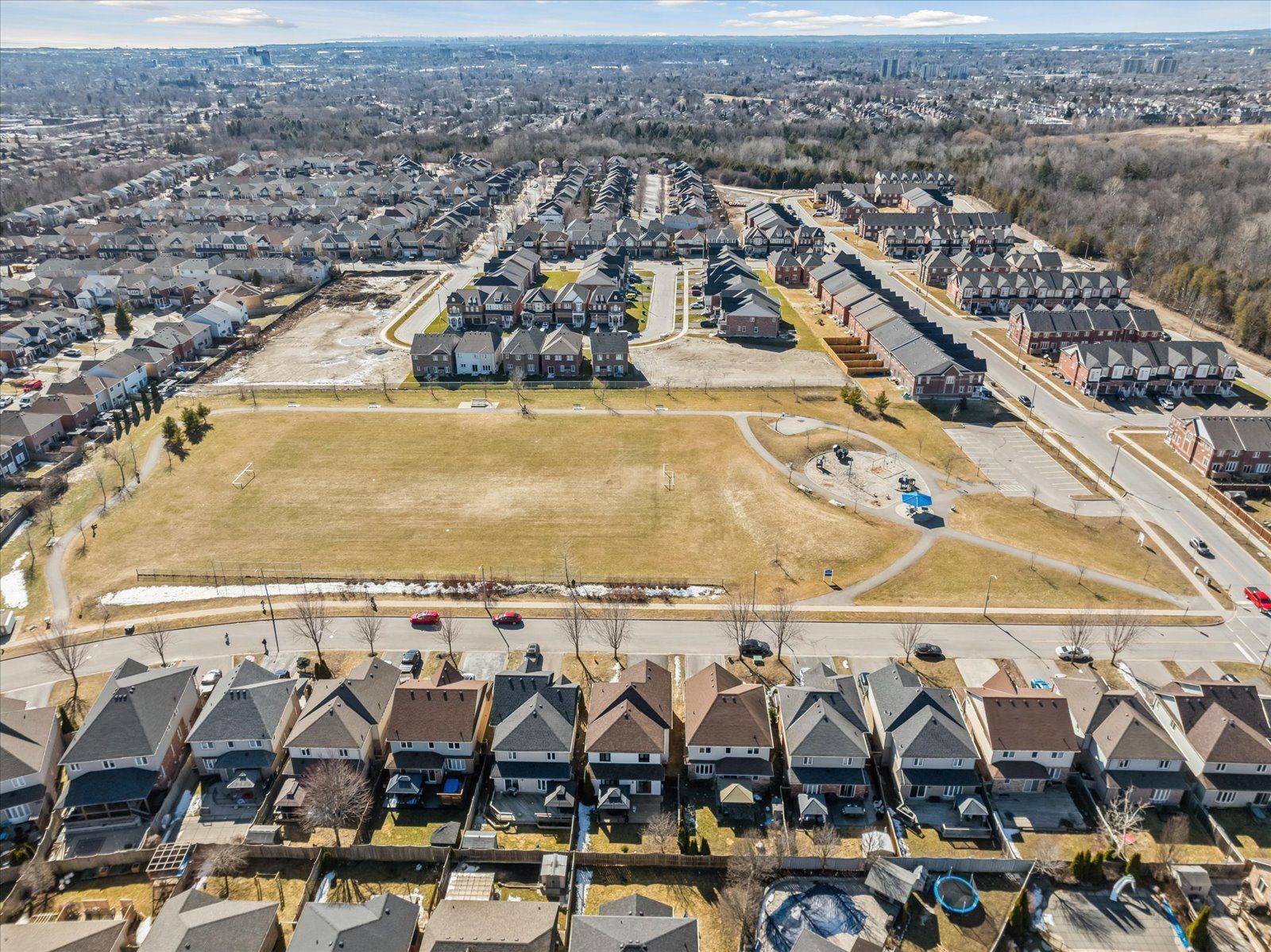 Oshawa, ON L1K 3A9,625 Autumnwood TRL