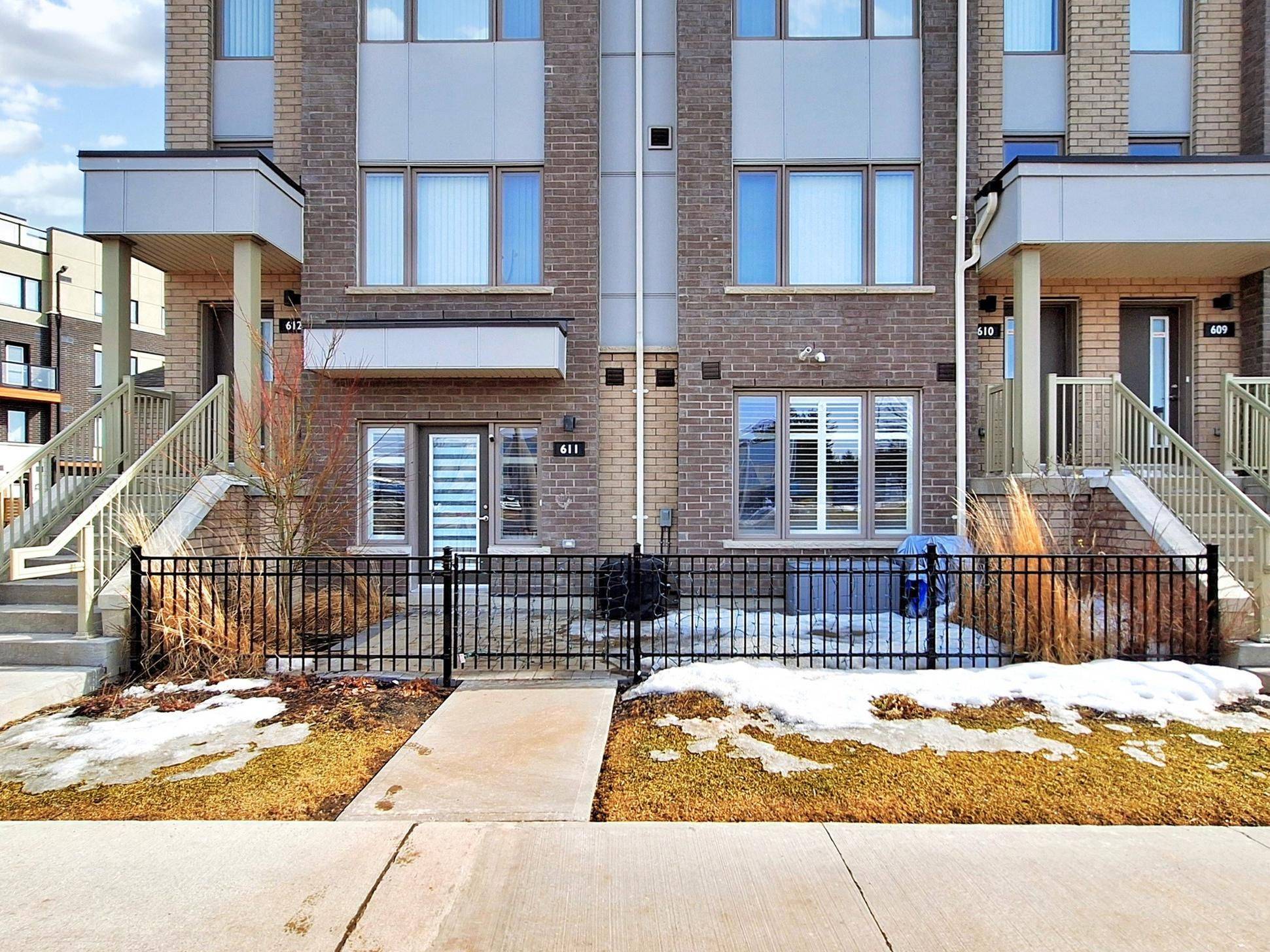 Pickering, ON L1V 0E9,1525 Kingston RD #611