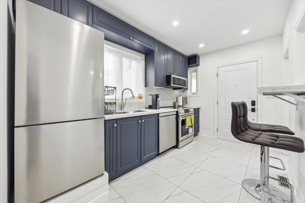 Toronto E03, ON M4C 2W5,887 Cosburn AVE