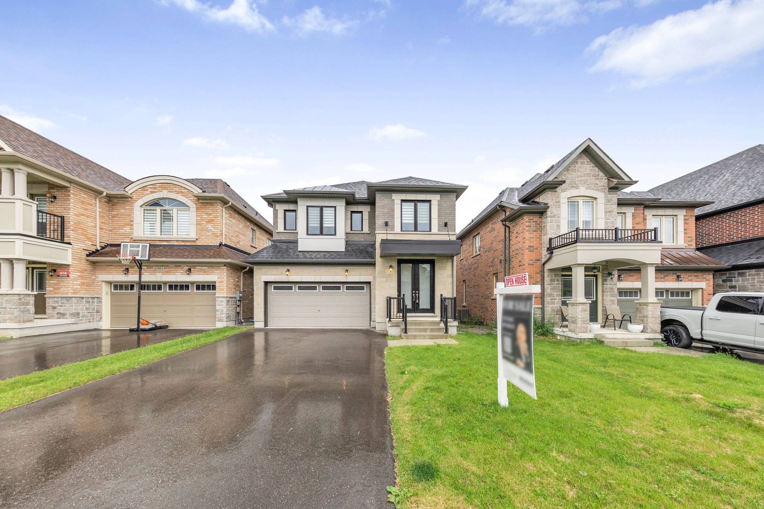 112 Carriage Shop BND, East Gwillimbury, ON L9N 0Y3