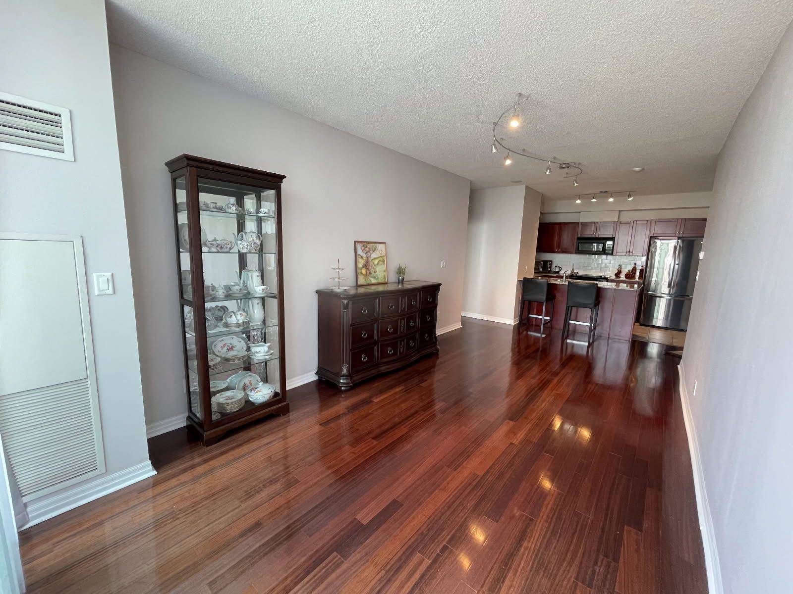 Mississauga, ON L4W 5P7,1359 Rathburn RD E #1914