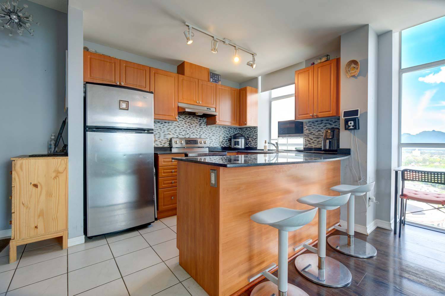 Brampton, ON L6X 0T6,9 George ST N #2505