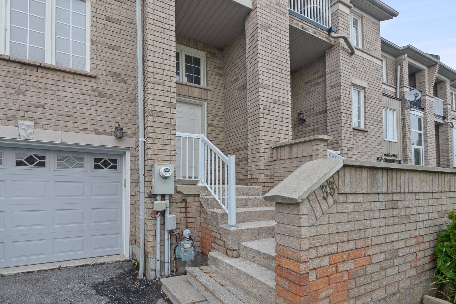 Brampton, ON L7A 2C2,33 Cedarvalley BLVD