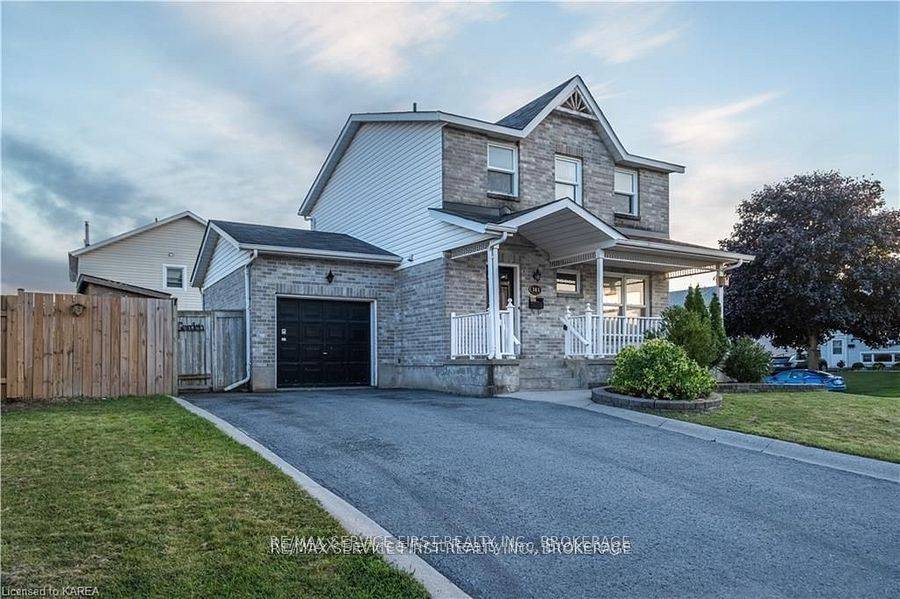 363 Waterloo DR, Kingston, ON K7M 8L2