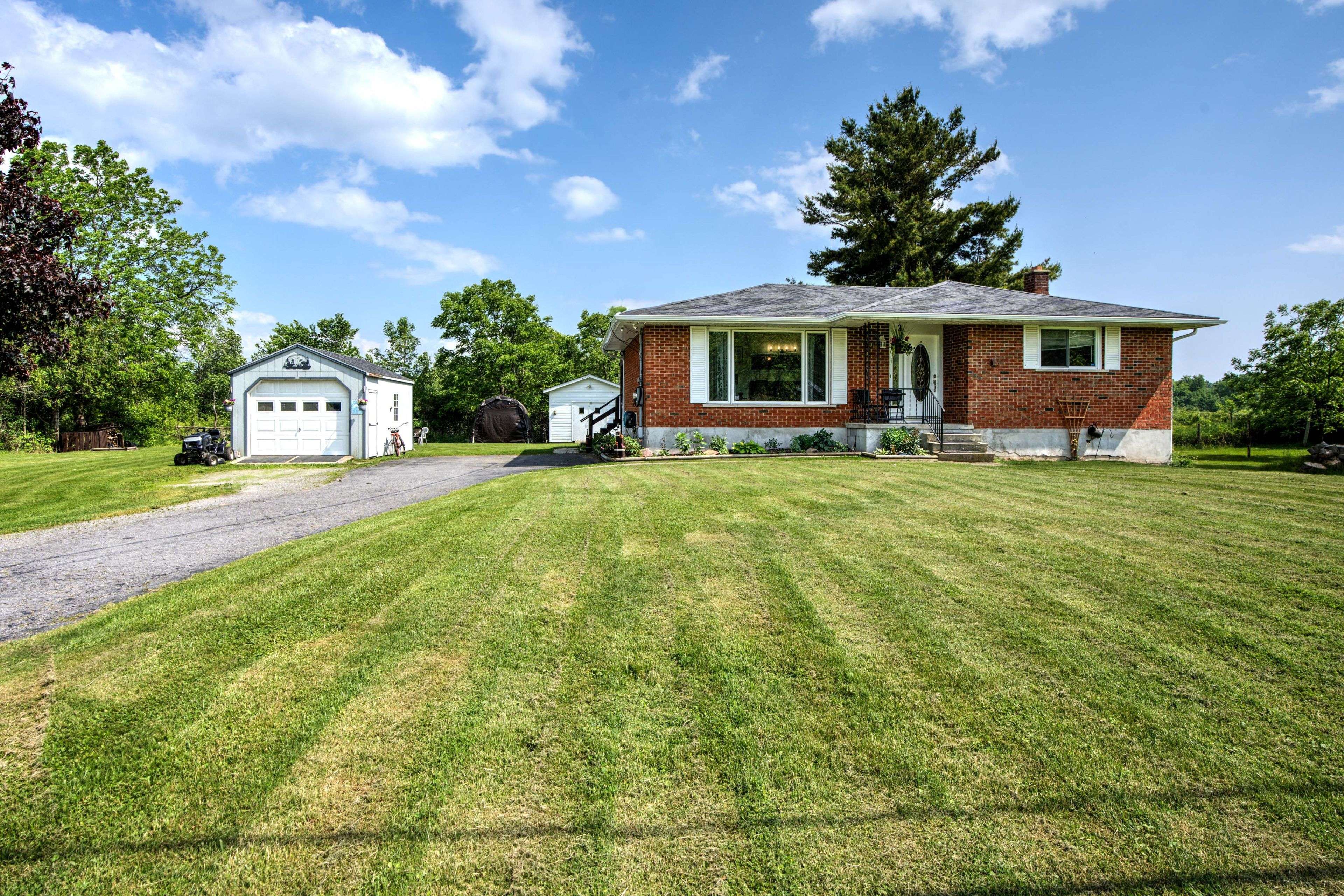 95 Railway ST E, Lansdowne Village, ON K0E 1L0