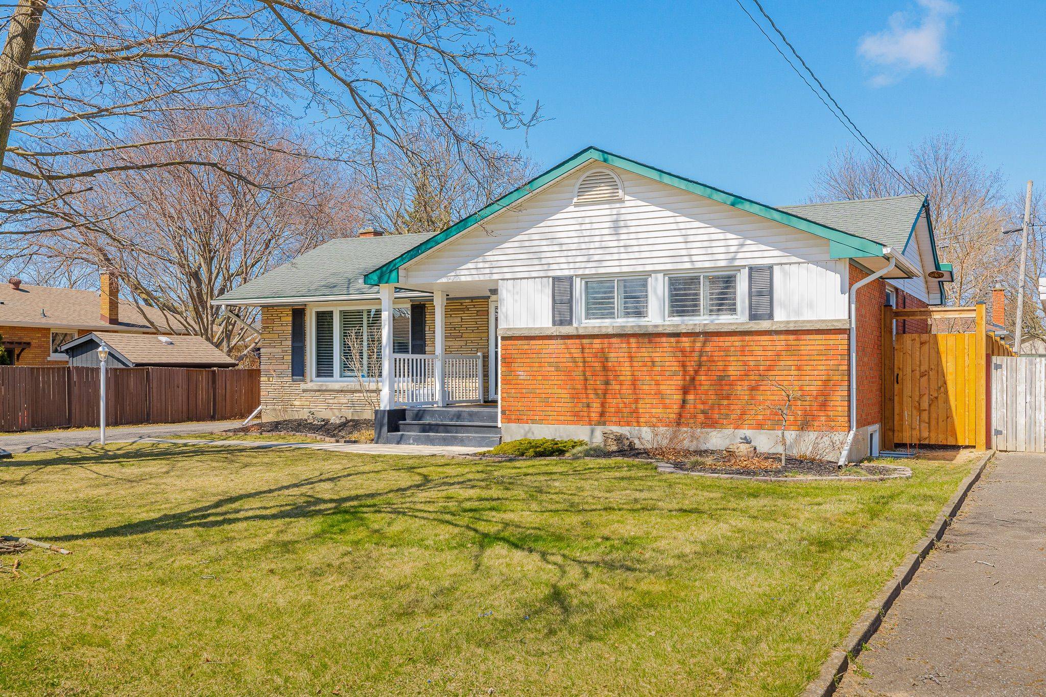 9 Bessborough DR, St. Catharines, ON L2M 3G3
