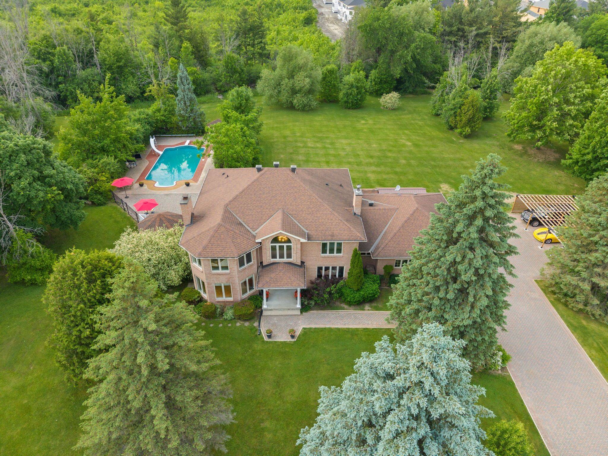 Kanata, ON K2W 1A1,22 Marchbrook CIR