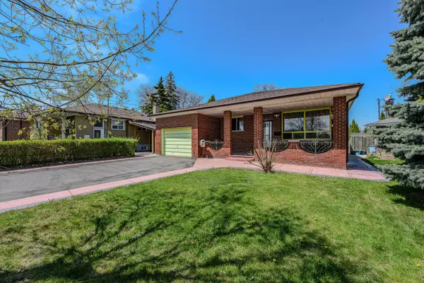 35 Taysham CRES, Toronto W10, ON M9V 1X1