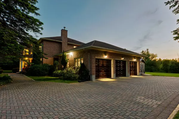Kanata, ON K2W 1A1,22 Marchbrook CIR