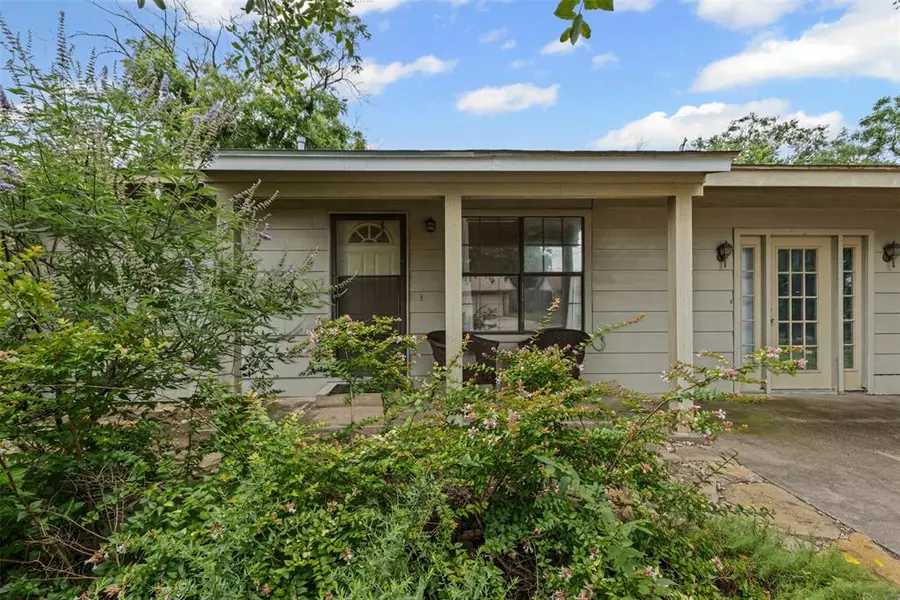 504 Cozby Street N, Benbrook, TX 76126