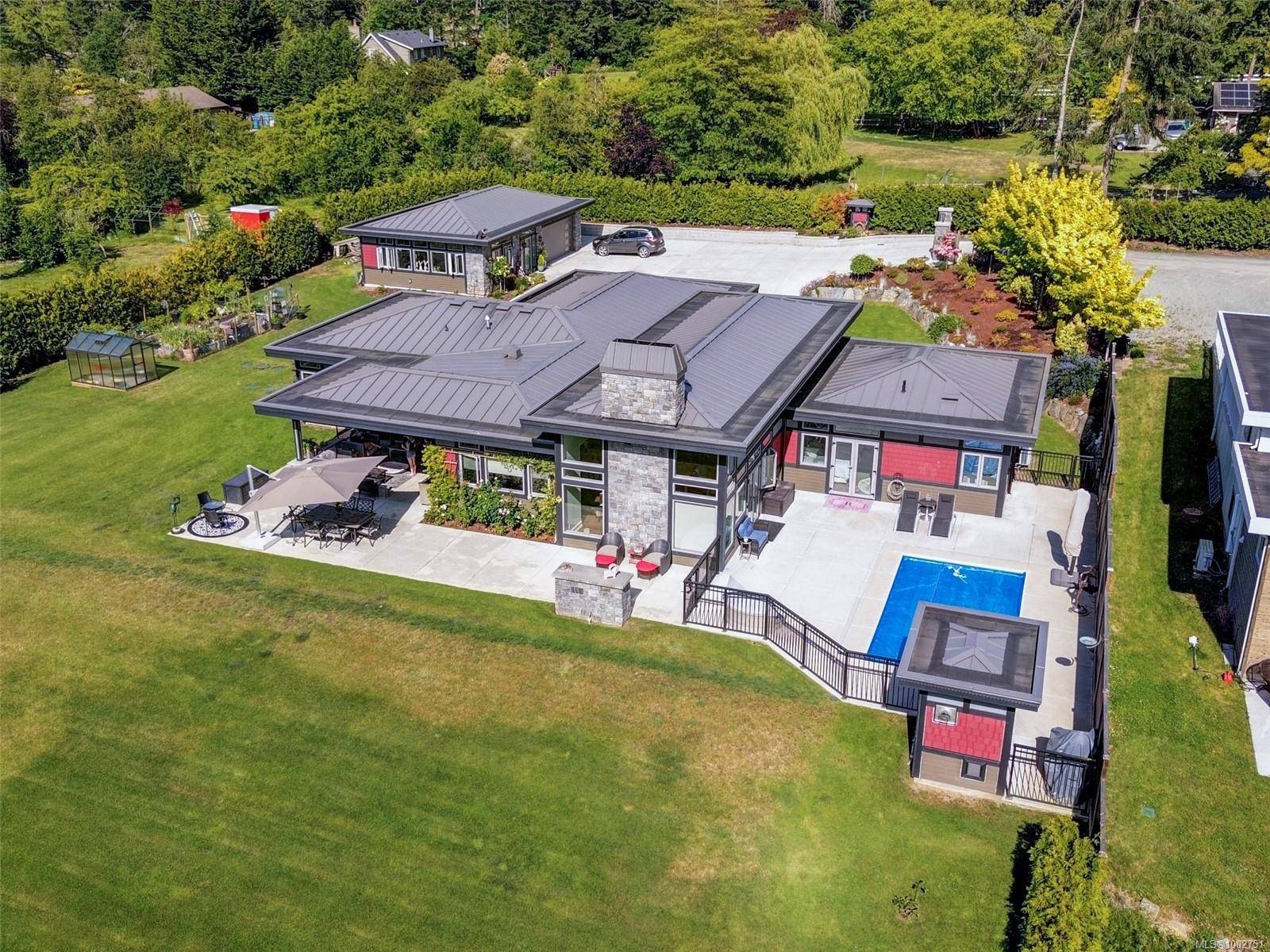 1096 Maple Rd, North Saanich, BC V8L 5P5
