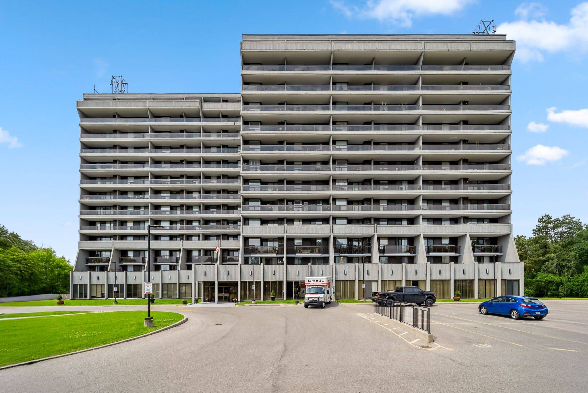 92 Church ST S #902, Ajax, ON L1S 6B4