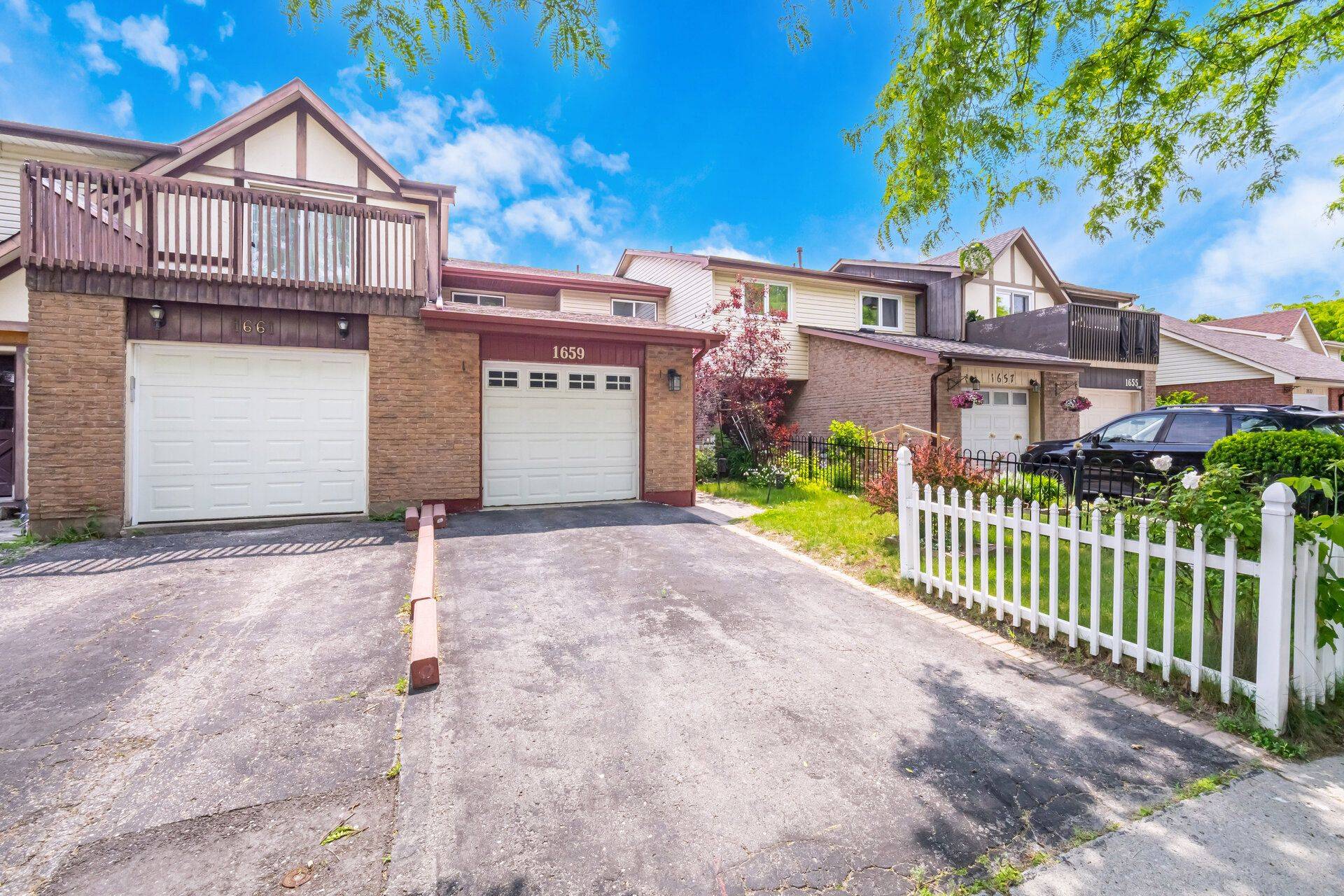 Pickering, ON L1V 3H8,1659 Dreyber CT
