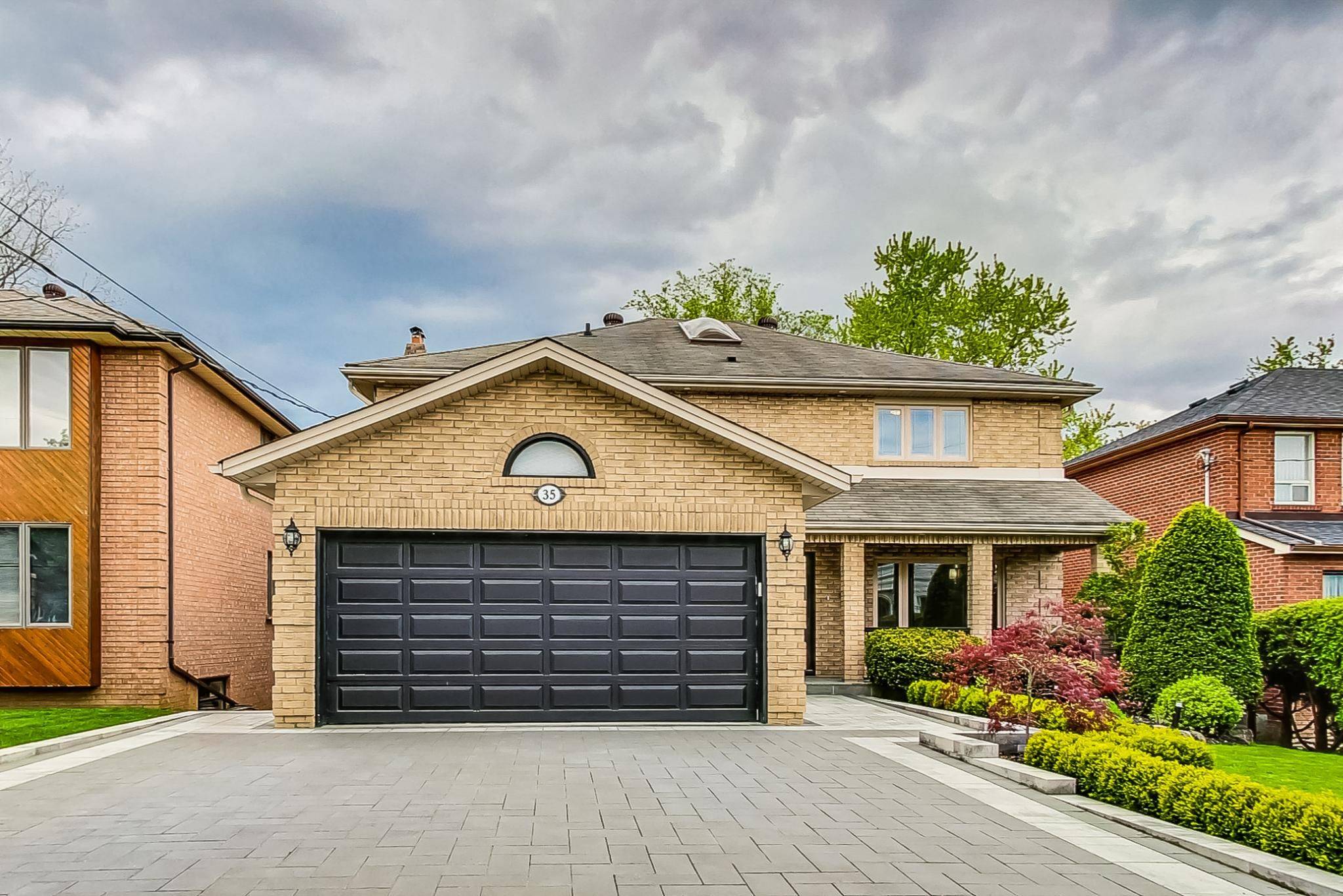Richmond Hill, ON L4C 6N9,35 Mackay DR