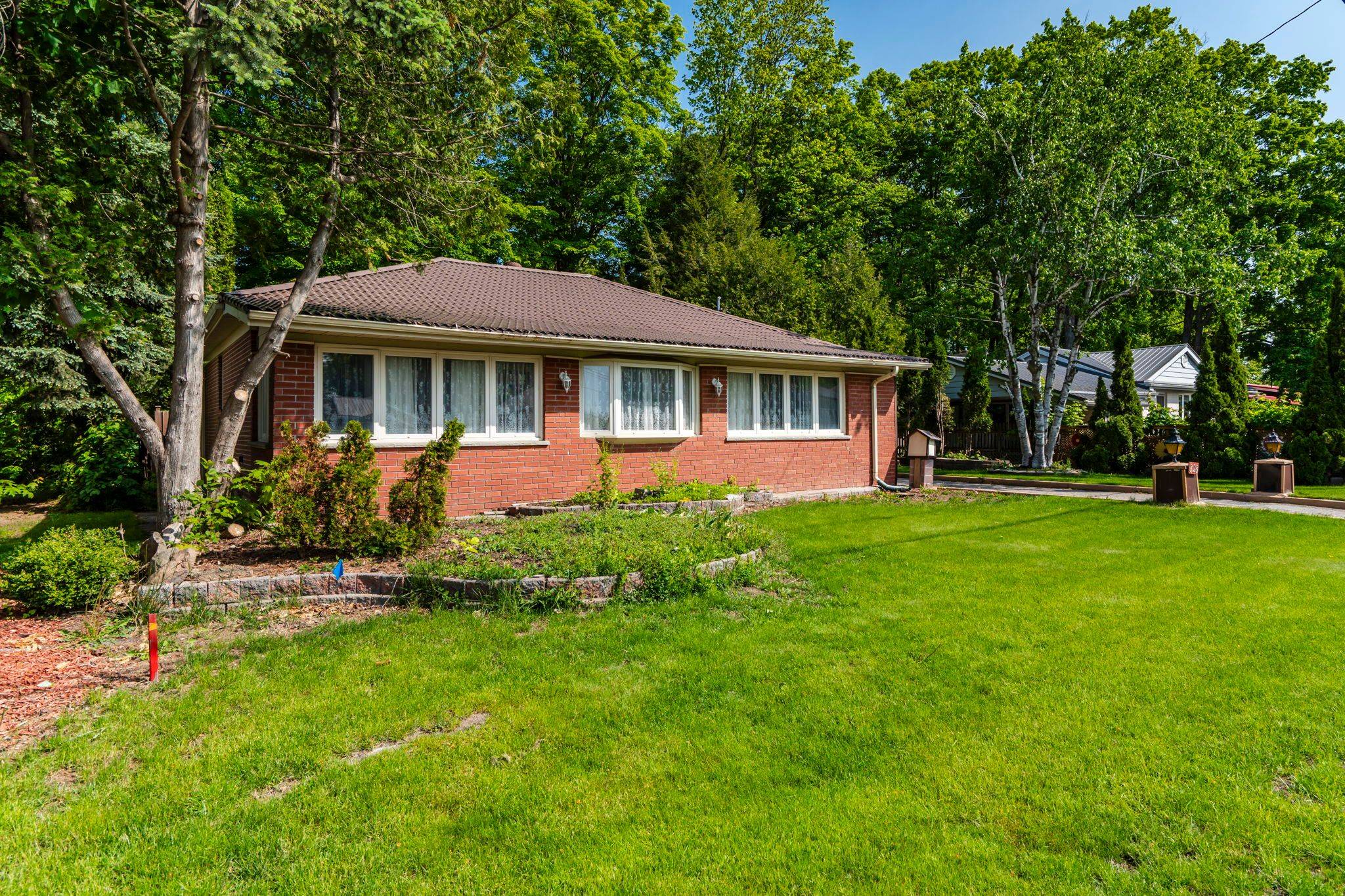 828 Hugel AVE, Midland, ON L4R 1X6